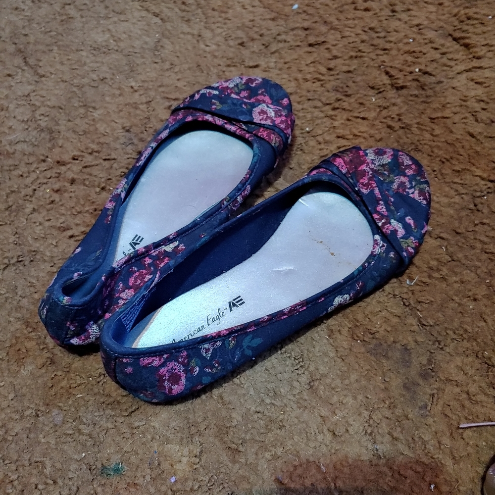 Shoes - Picture 3 of 3
